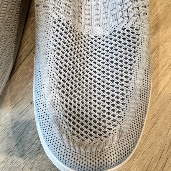 NWT Slip On Grey Knit Shoe - Picture 2 of 6